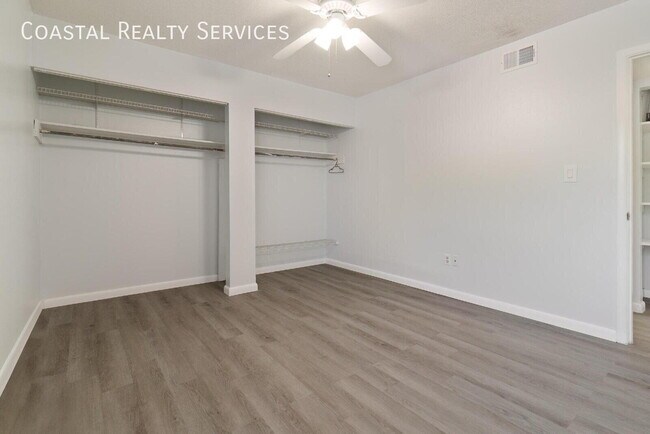 Building Photo - 308 Miracle Strip Pkwy SW