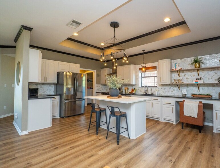 Building Photo - 6013 Stratford Ave