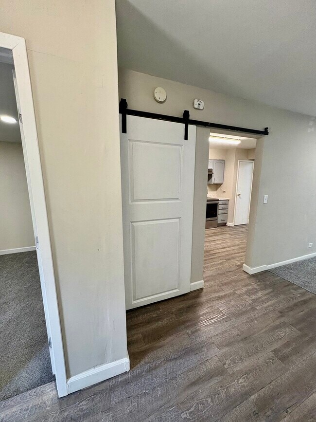 Building Photo - 207 Walker Dr