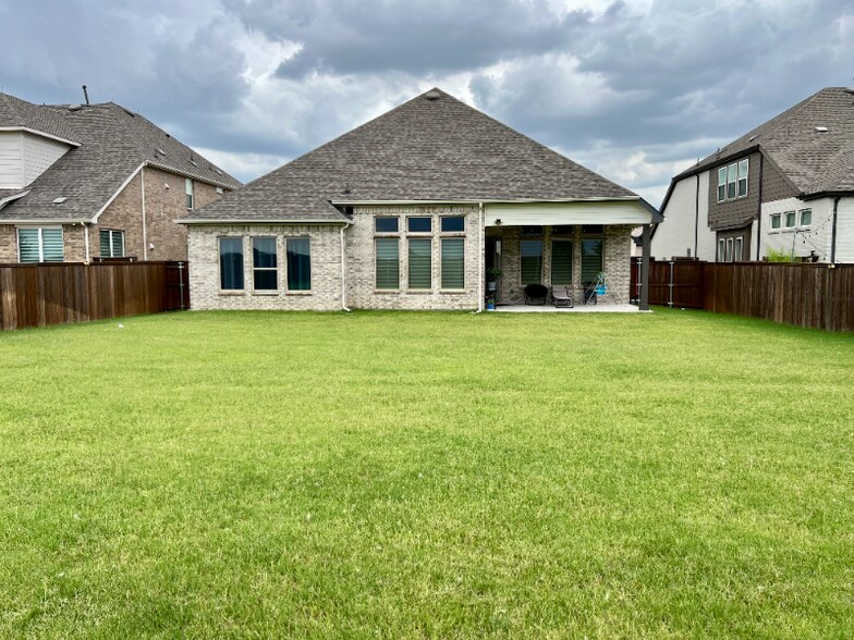Building Photo - 17220 Eastbrook Dr