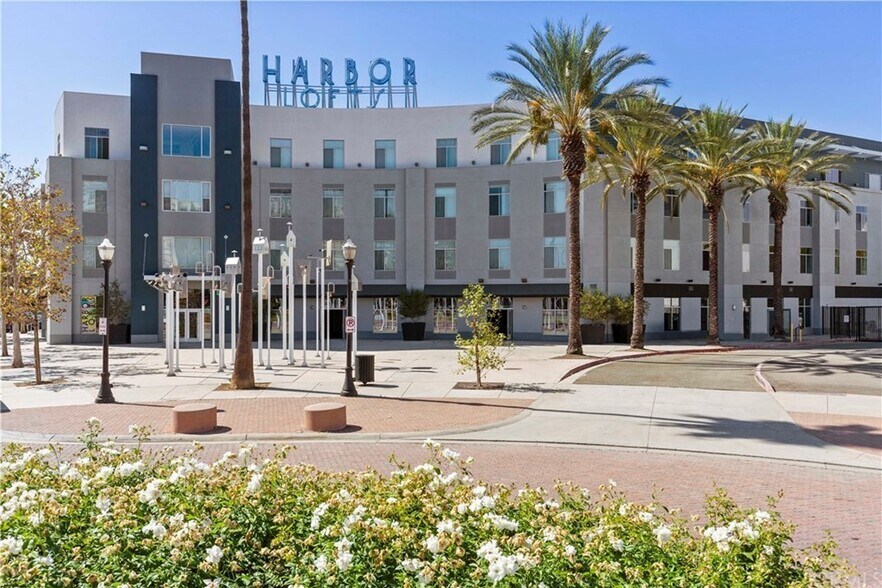 Building Photo - 435 W Center Street Promenade