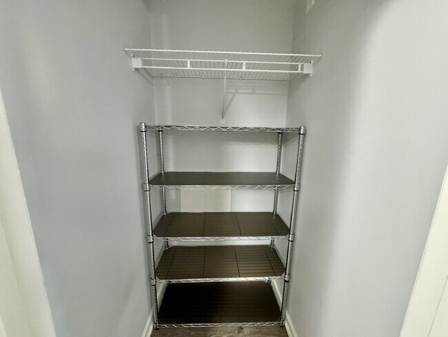 Building Photo - 101 Pinewood Dr