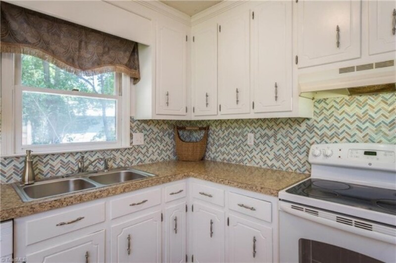 Building Photo - 204 Brambleton Ct