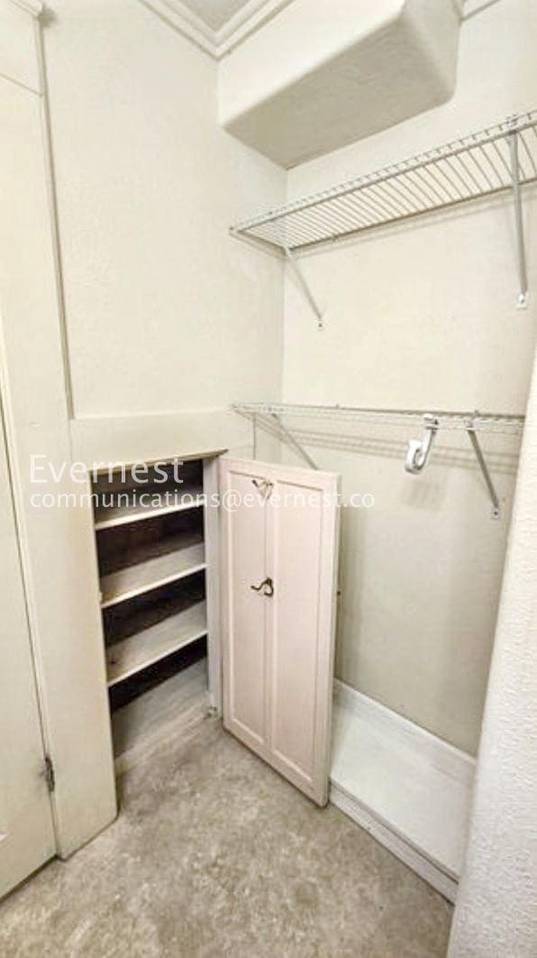 Building Photo - 4 Bed, 2 Bath Home with Fenced Yard / Vouchers Accepted