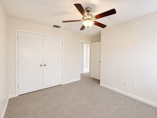 Building Photo - 1711 Dixon Ln