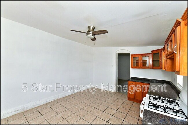 Building Photo - 1908A Olive Ave !!