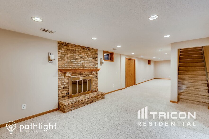 Building Photo - 8675 Westwind Cir