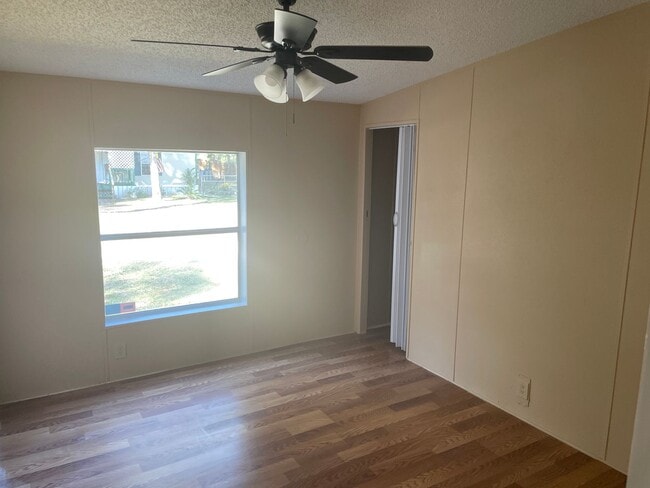 Building Photo - 3/2 Manufactured Home in the Country.