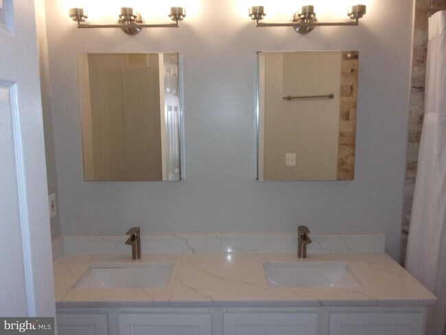 Building Photo - 11844 Breton Ct