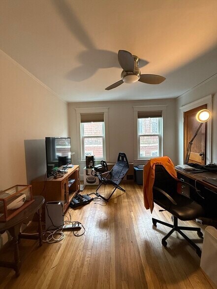 Building Photo - 7 View South Ave