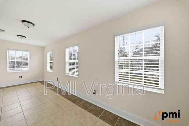 Building Photo - 324 W 36th St