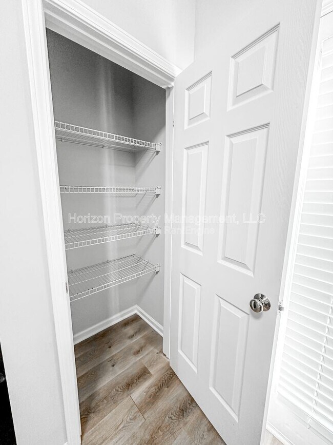 Building Photo - 139 Riverstone Commons Cir