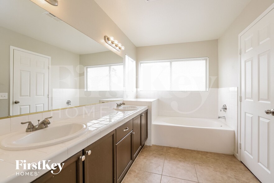 Building Photo - 7208 Golden Falcon St