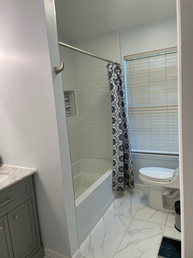 Master bathroom - 42 Beacon Hill Ct