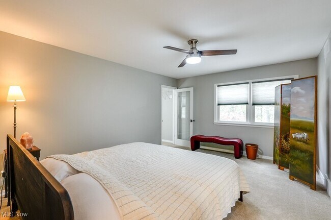 Building Photo - 896 Cliffside Dr