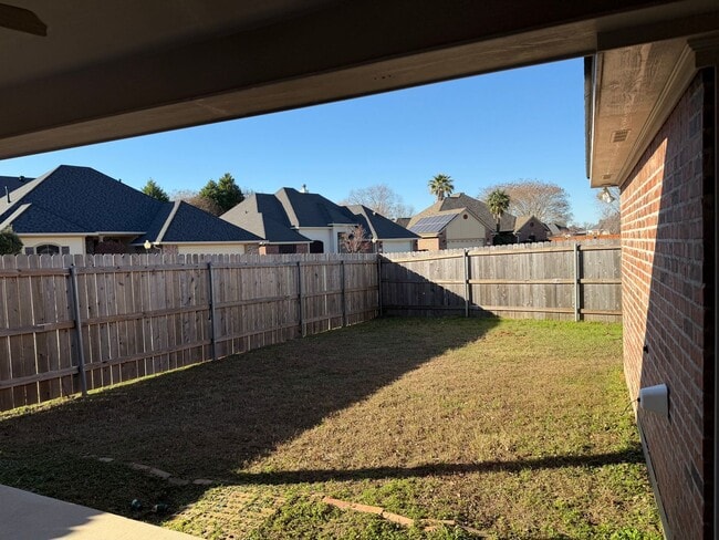 Building Photo - Lovely Home for Lease in Plantation Trace Garden Homes - Bossier City, LA 71112