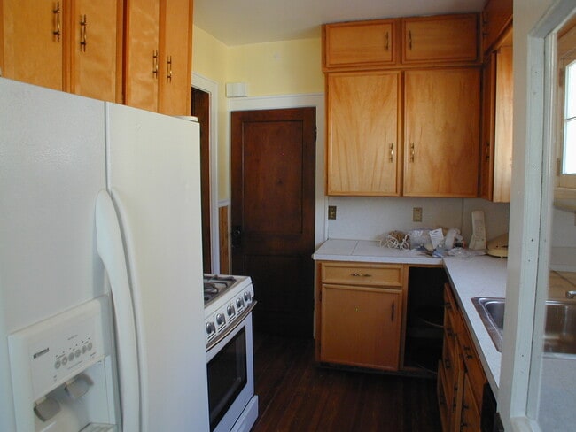 Building Photo - House For Lease