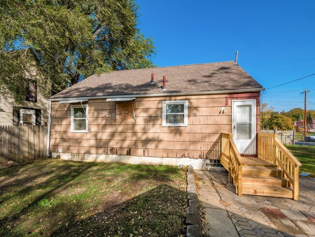 Building Photo - 1621 Sullivant Ave