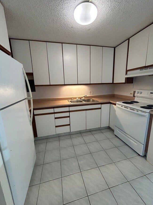 Building Photo - Available on 10/01/25, 660 sq ft, 2 Bedroo...