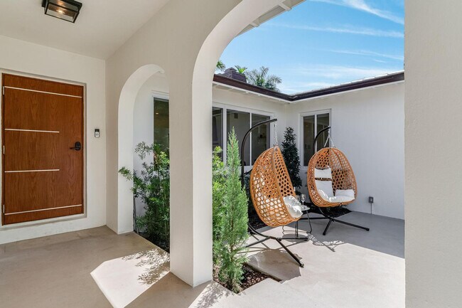 Building Photo - 616 NE 16th Terrace