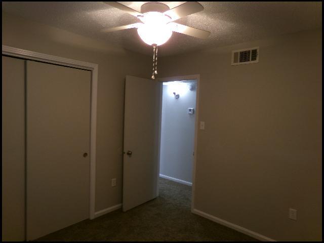 Building Photo - 8 Brookway Ln