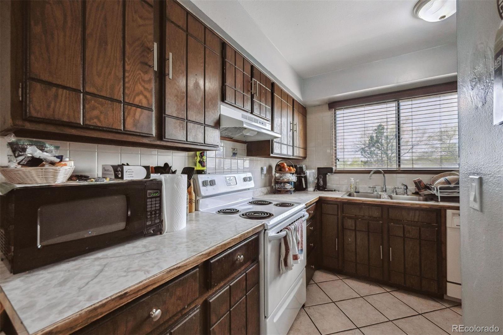 Building Photo - 2567 Rainbow Dr