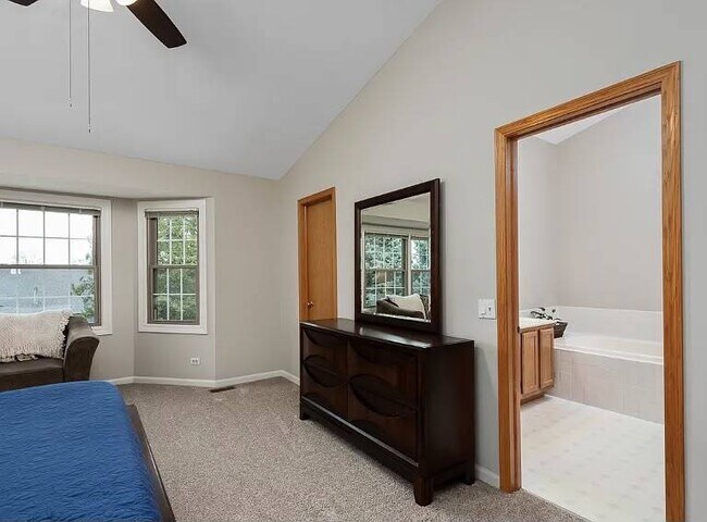 Building Photo - 27W220 Chelsea Cir