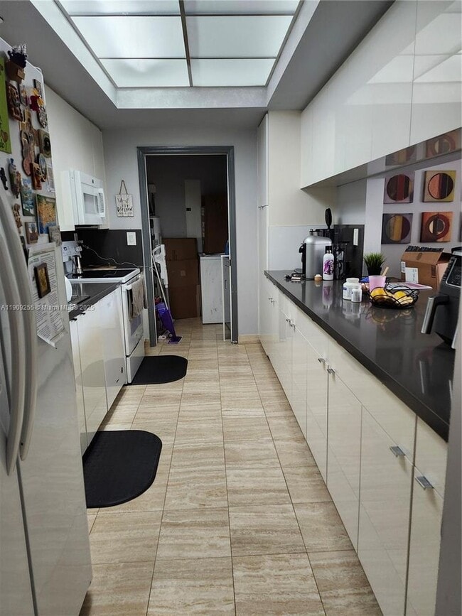 Primary Photo - 9805 NW 52nd St