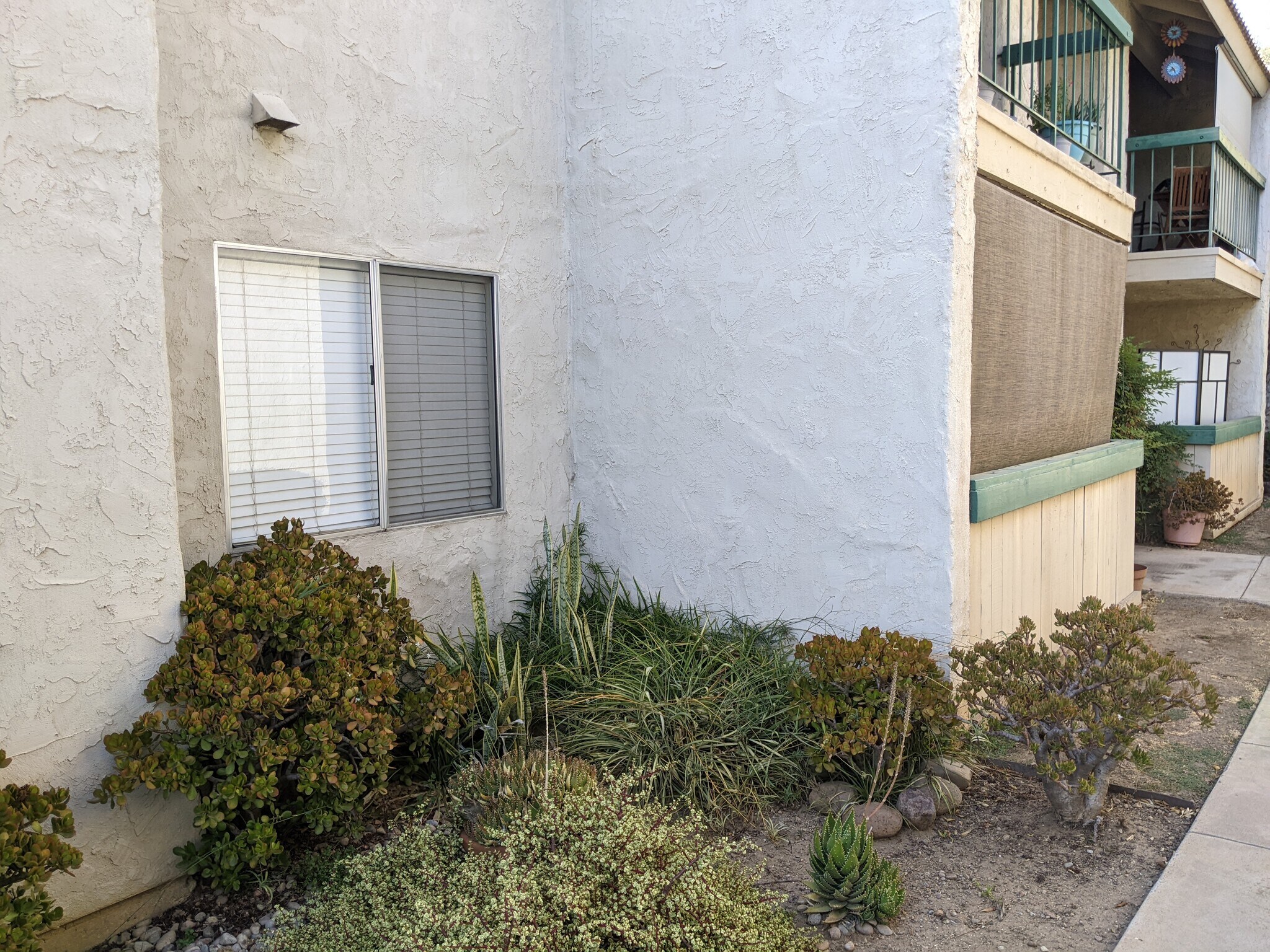 Building Photo - 12710 Lakeshore Dr