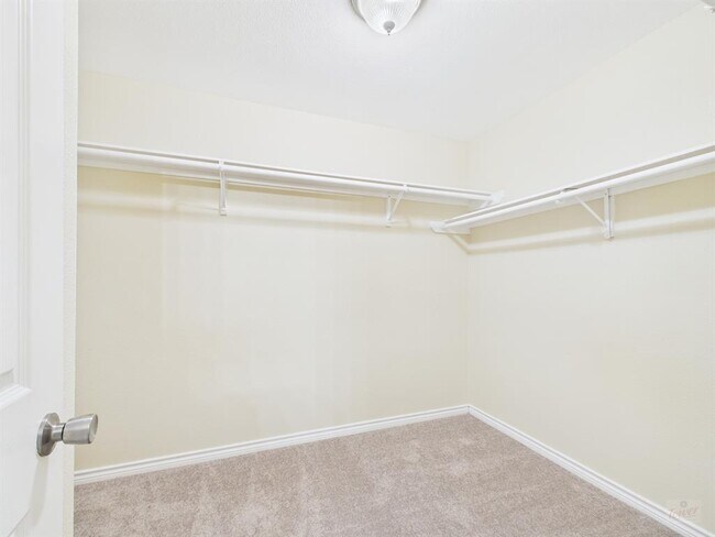 Building Photo - 136 Winter St