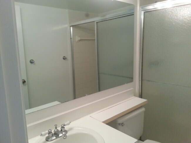 Building Photo - 206 Foxtail Dr