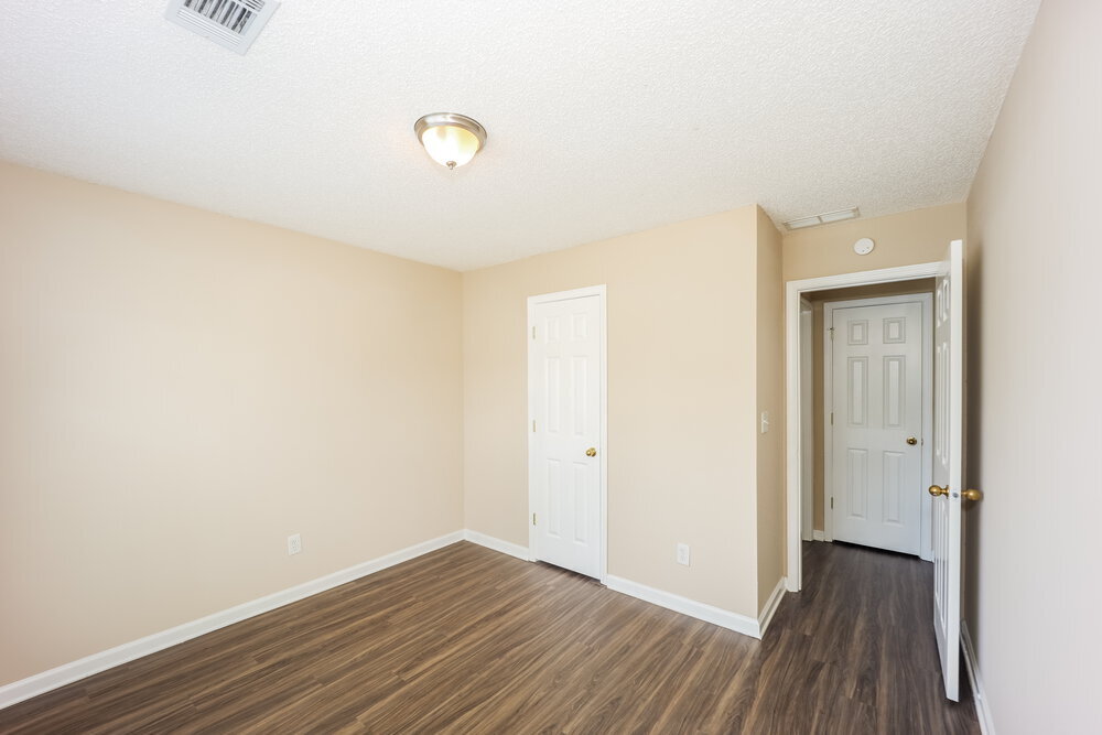 Building Photo - 2167 Red Oak Cir