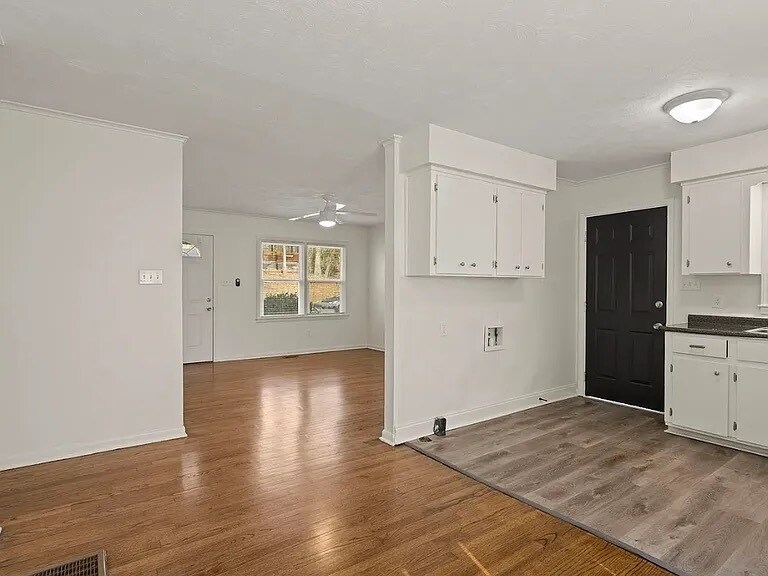 Building Photo - 407 Yardley Ct