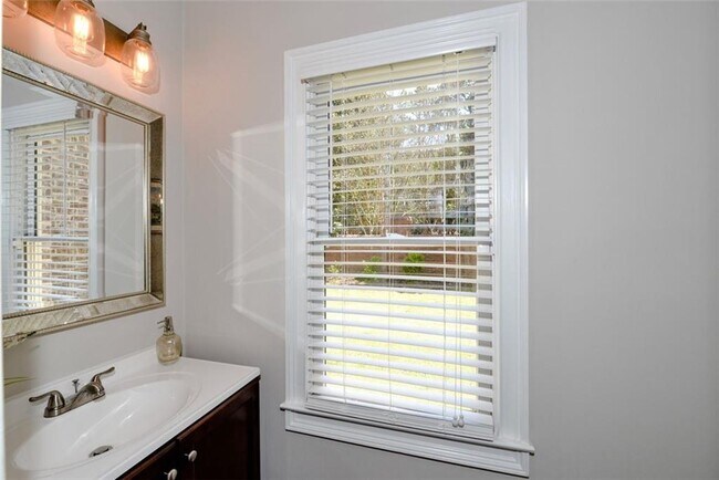 Building Photo - 310 Windsor Gate Cove NE