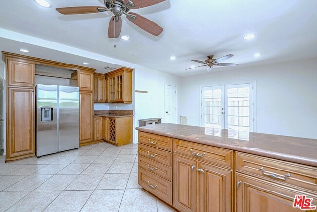 Building Photo - 5353 Don Pio Dr