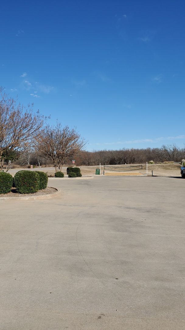 Building Photo - 1621 Colonial Dr