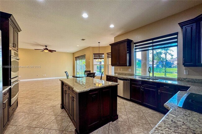 Building Photo - 11894 Fox Hill Cir