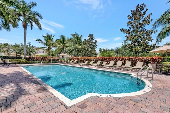 Building Photo - 2990 SE Lexington Lakes Dr