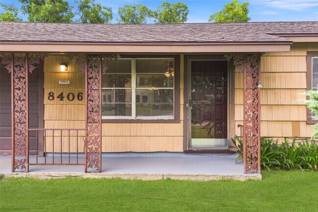 Building Photo - 8406 Highcrest Dr