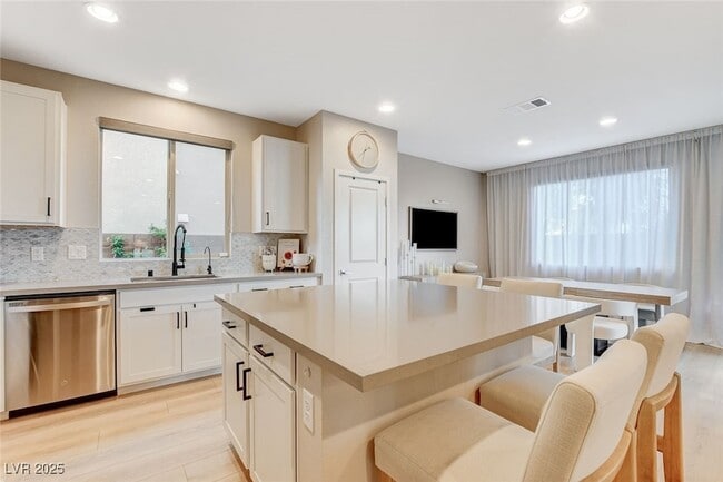 Building Photo - 9716 Jade Rise Ave