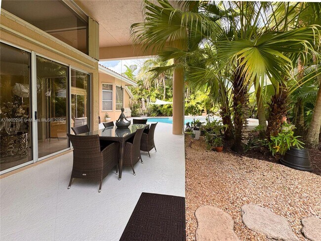 Building Photo - 375 Sabal Way