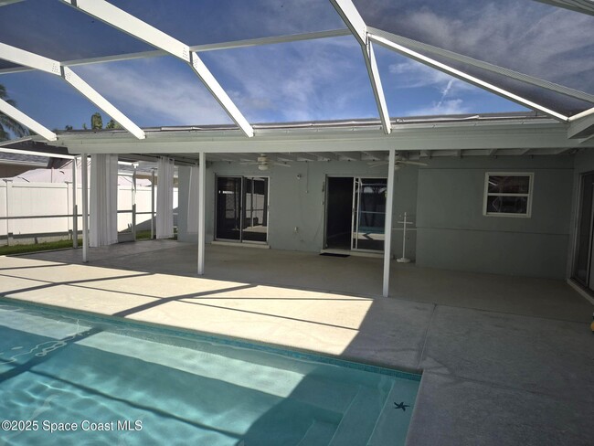 Building Photo - 120 Holiday Ln