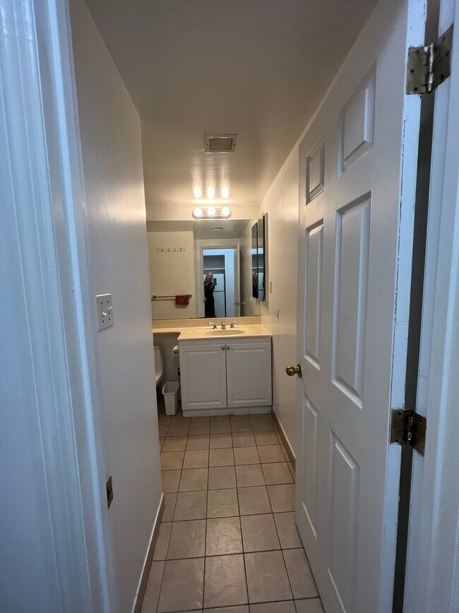 Building Photo - 3227 Riverdale Ave