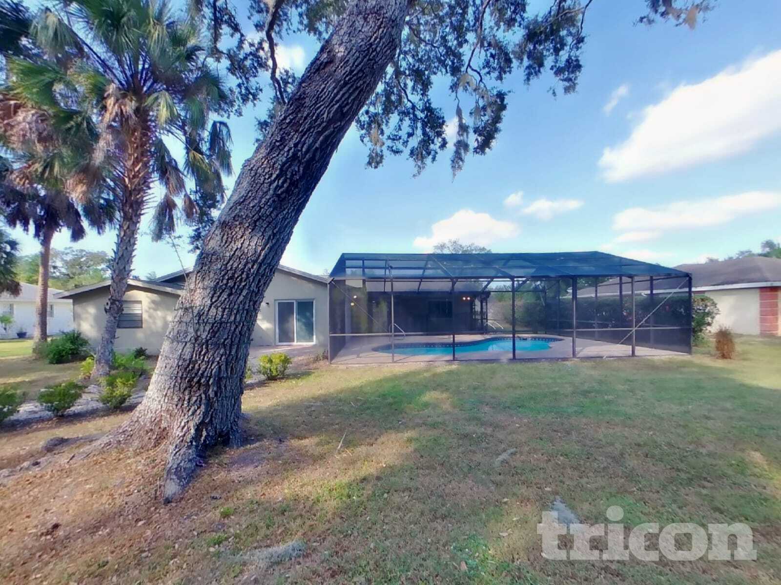 Building Photo - 4720 Palm Aire Cir