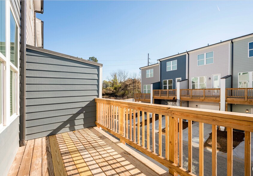 Balcony - 2643 Creekside Dr NW