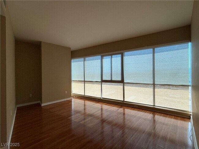 Building Photo - 4575 Dean Martin Dr