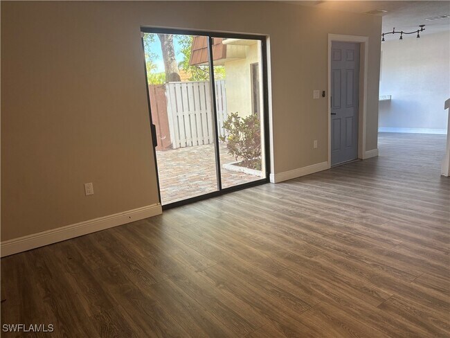 Building Photo - 5245 Cedarbend Dr