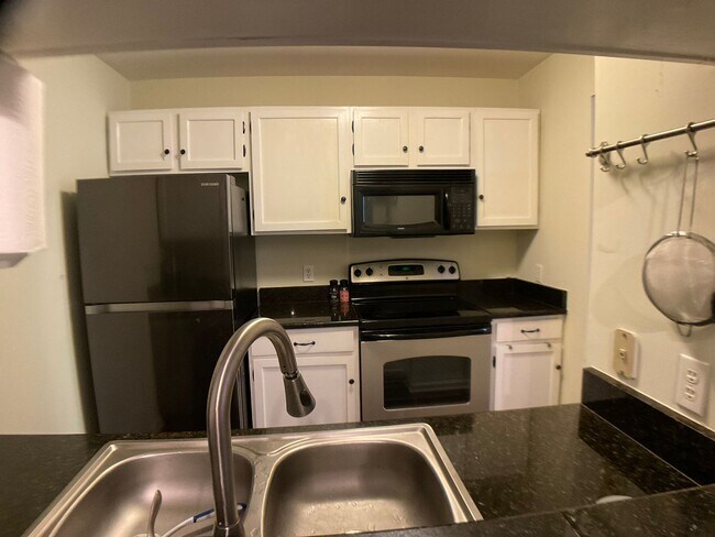 Building Photo - Spacious Condo in Brandon Ridge!