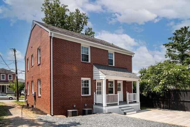 Building Photo - 819 Weedon St