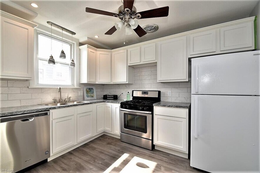 Building Photo - 1331 Nelson St